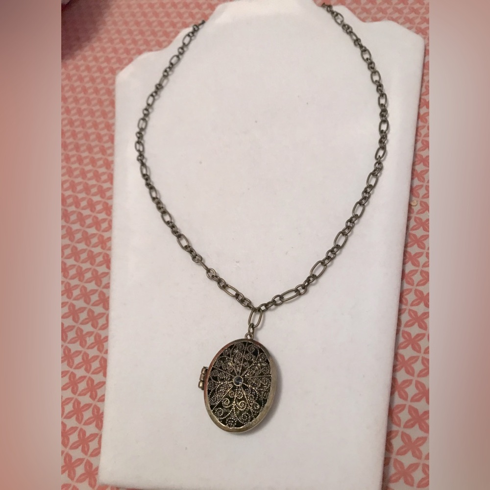Vintage look locket necklace